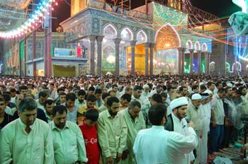 الجموع المليونية تؤدي مراسيم صلاة الايات في العتبة الحسينية المقدسة