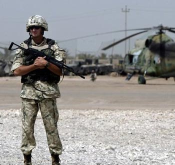 بولندا تخير المترجمين العراقيين بين حق اللجوء أو قبول 40 ألف دولار