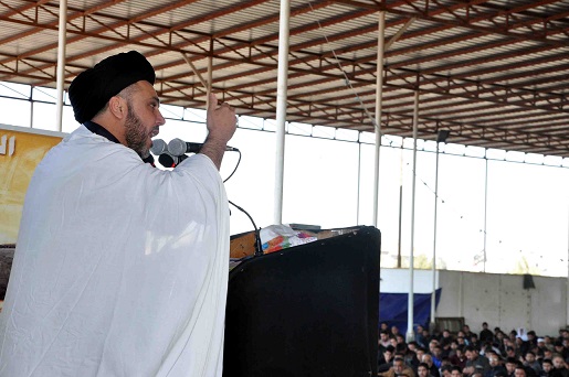 البصرة: خطيب جمعة يدعو لتخصيص خمسة دولارات عن كل برميل نفط للمحافظات المنتجة ويحذر من تحويل الاقضية الى محافظات