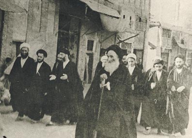 المرجع الشيرازي يتجول في اسواق كربلاء +صورة