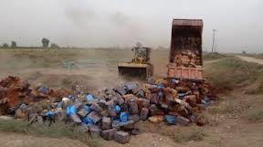 الفرق الصحية في النجف تقوم بأتلاف "4" طن من المواد غير الصالحة للاستهلاك البشري