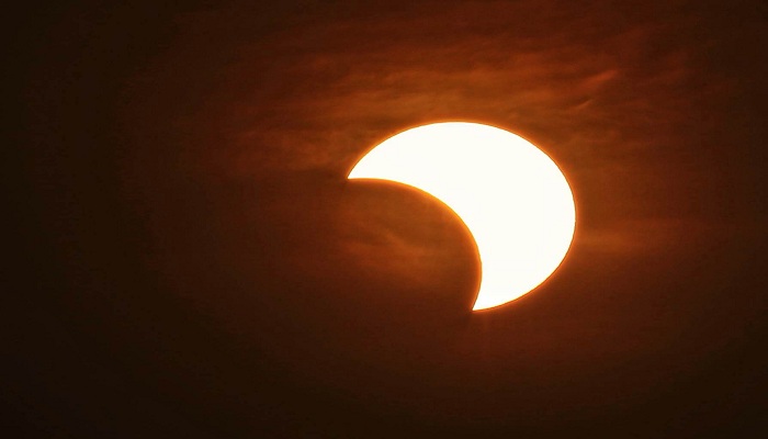 الأحد سيشهد أول كسوف للشمس في العام 2017