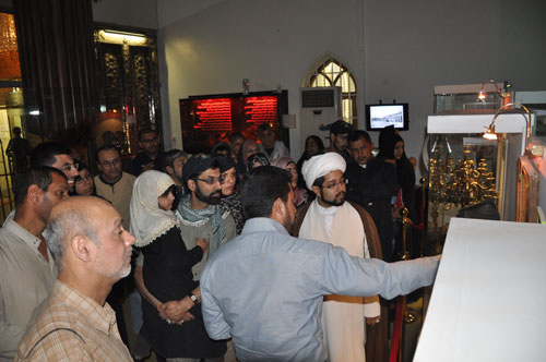 وفد طبي امريكي – كندي يزور متحف الامام الحسين :نشعر اننا نعيش قرونا مضت خلال تجوالنا بالمتحف (مصور)