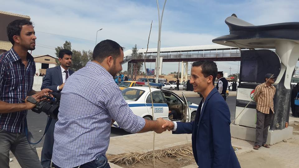 بالصور :دولة القانون لليوم الثاني تجري حملاتها الانتخابية امام جامعة كربلاء وسط حماية امنية