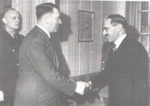 صورة ارشيفية نادرة تجمع رشيد عالي الكيلاني  مغ هتلر عام 1941