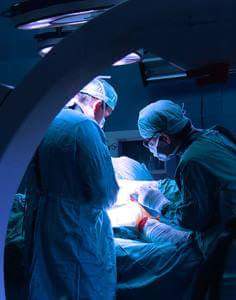 مركز طبي في النجف يقوم بعمليات منظارية بواسطة اجهزة متطورة تستخدم لاول مرة في العراق