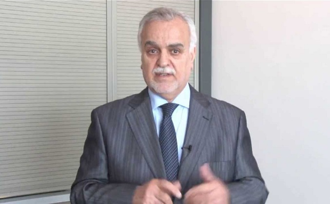 بالصورة..طارق الهاشمي يلتقي المختطفين القطريين