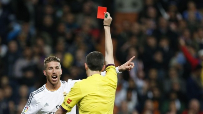 راموس وبيكيه.. قصة "حركات اليد" والحرب المستمرة