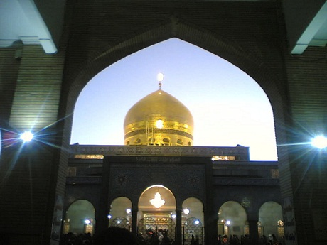 أهالي كربلاء والنجف ينطلقون بطائرات الى مرقد السيدة زينب عليها السلام لاحياء ذكرى وفاتها