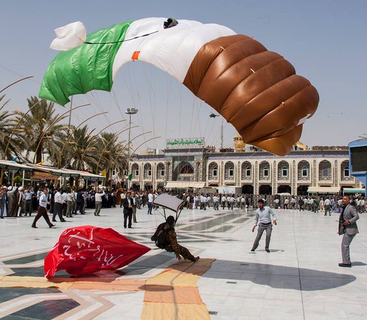 بالصور:هبوط مظلي في منطقة بين الحرمين وسط كربلاء احتفاء بمولد الحسين والعباس عليهما السلام