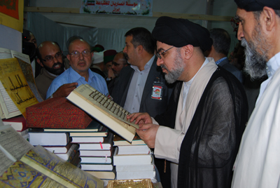 ممثل المرجعية بكربلاء يفتتح معرض الكتاب الدولي الثامن  المقام في صحن العقيلة زينب وسط كربلاء (مصور)