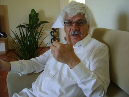 العلوي يطالب براتب تقاعدي لمعارضته نظام صدام ويهاجم الداعين لالغاء تقاعد النواب ويكشف عن مافيات تدير مؤسسات في العراق