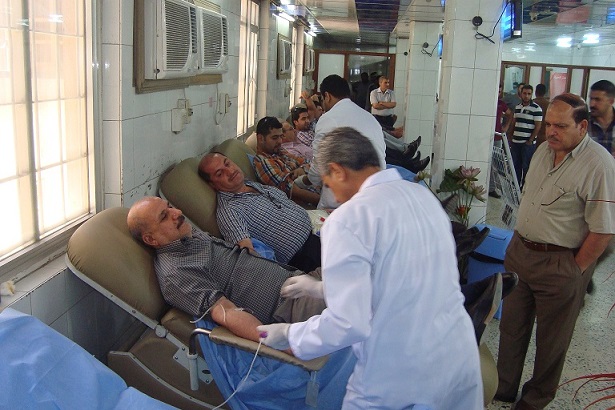 المفتش العام لديوان الوقف الشيعي يقيم حملة للتبرع بالدم دعماً للقوات المسلحة .