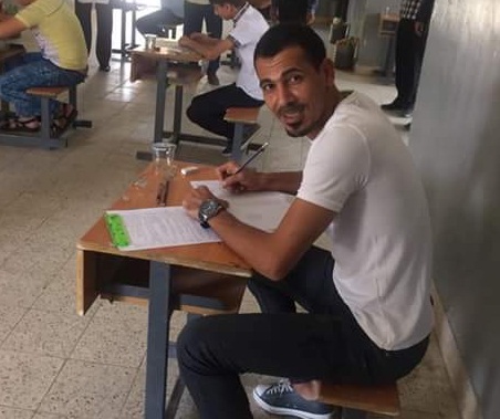 بالصور:السفاح يؤدي امتحان الصف الثالث متوسط (خارجي)