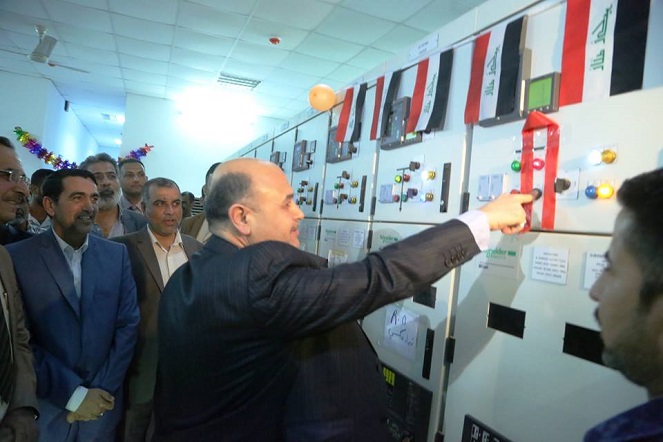 محافظ البصرة يفتتح محطتين كهربائيتين في أبي الخصيب لتجهيزه بـ 24 ساعة