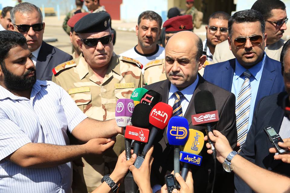 محافظ البصرة يفتتح سوق خمسة ميل لإيواء النازحين القادمين للمحافظة من المناطق الساخنة