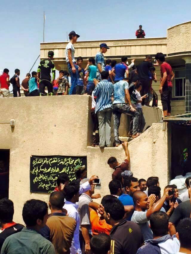 هذا ماجرى في قضاء الهندية اثناء التظاهرات.. وعضوا مجلس كربلاء يتبادلان الاتهامات فيما بينهم