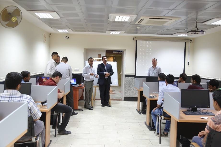 كربلاء: مشاركون في دورات تقيمها العتبة الحسينية يطالبون بنقل الأسلوب الذي استخدم في الدورة إلى الجامعات العراقية