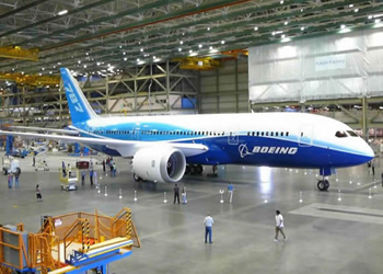 وزارة النقل تتسلم أول دفعة من أصل 40 طائرة بوينغ تعاقدت على شرائها