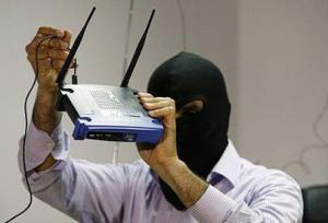 حزب الله يلقي القبض على جواسيس المخابرات الامريكية داخل محل بيتزا هوت والامريكيون يعتبرونها  انتكاسة