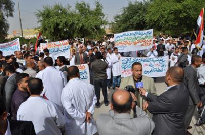 موظفو المهن الصحية في كربلاء:دائرة الصحة تجاهلت مطالب مظاهرتنا الأخيرة.