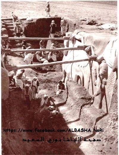 صورة ارشيفية للحظة اكتشاف الثور المجنح في بداية الاربعينات بالعراق