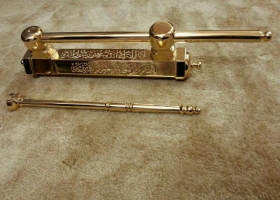 الكعبة المشرفة تتقلد بمفتاح وقفل ذهبيين جديدين عيار 18