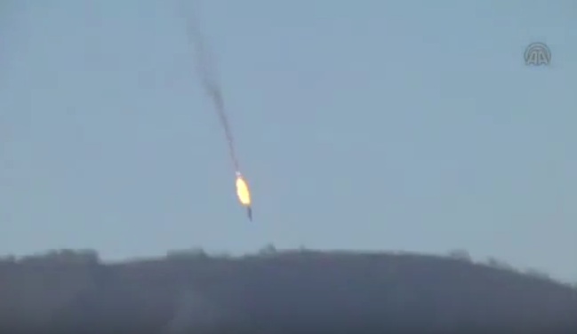 شاهد بالفيديو اسقاط طائرة روسية فوق سوريا ولم تنتهك اجواء تركيا