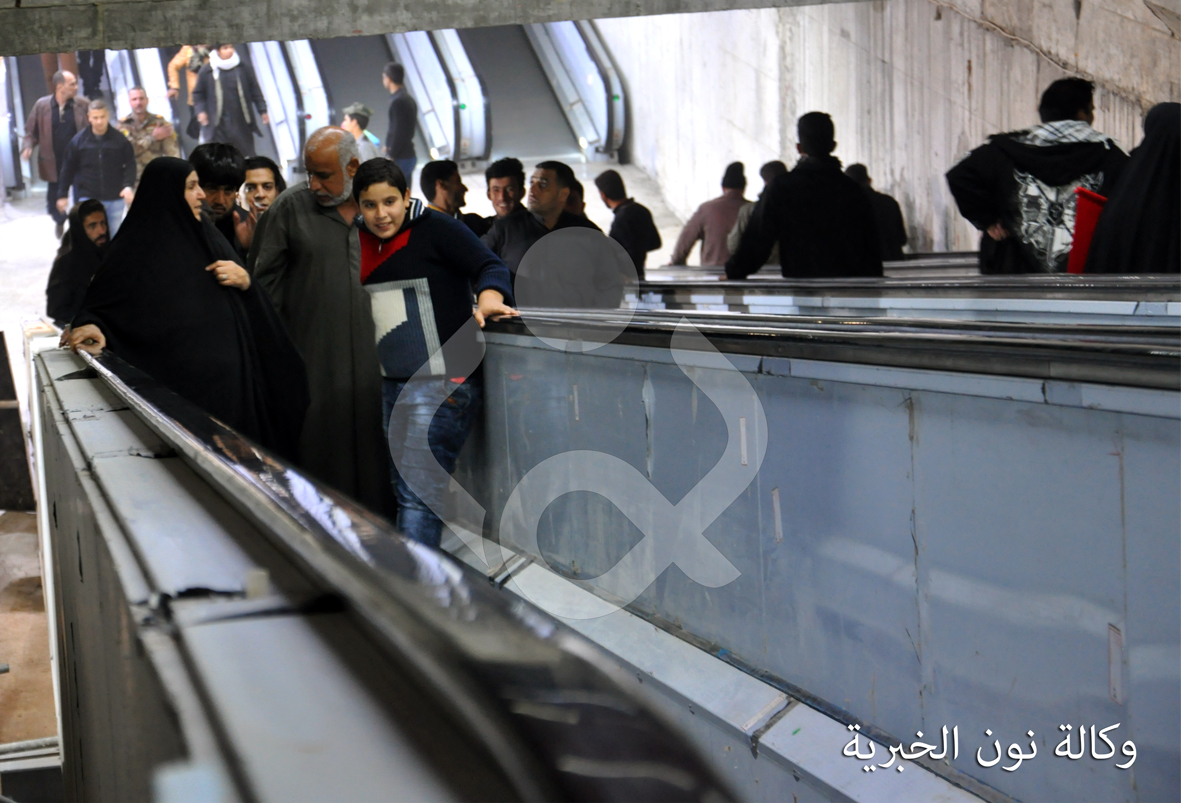 بالصور والفيديو: تشغيل نفق باب قبلة الامام الحسين (ع) ذي السلالم الكهربائية امام زوار الاربعين بكربلاء