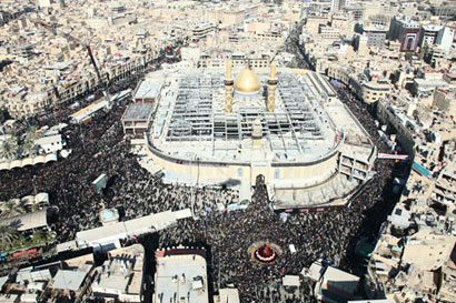 20 شيخ عشيرة من النجف يلتقون الشيخ الكربلائي بالحرم الحسيني ويعلنون تعاونهم في سبيل انجاح زيارة الاربعين