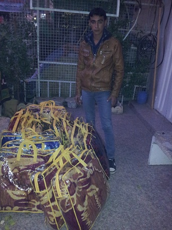 عوائل من تلعفر تصل كربلاء مشيا على الاقدام من البصرة ومؤسسة خيرية توفر اليهم السكن والاغطية