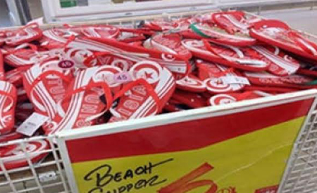 بالصورة :علم تونس على نعال الإماراتيين!