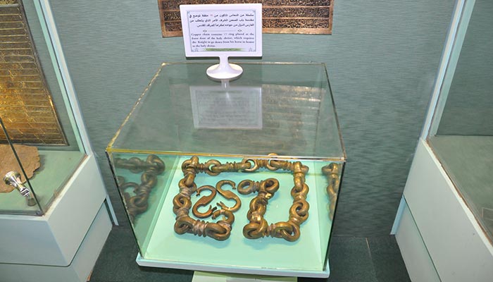 ماهي قصة السلاسل الحديدية المعروضة في متحف الامام الحسين بكربلاء