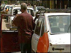 وصول عشر شاحنات سعة 36000 لتر من مادة البانزين الى كربلاء