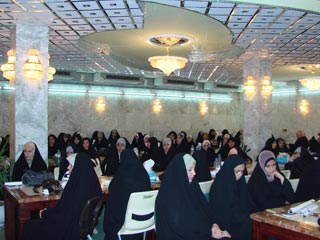 وفد نسائي من مؤسسة بنات الهدى يزور العتبة الحسينية المقدسة