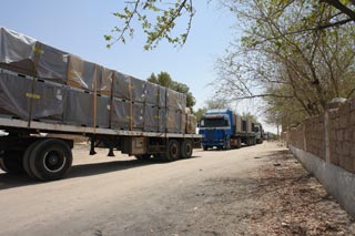 وصول معدات منظومة التكييف العملاقه الخاصة بالحرم الحسيني المطهر.