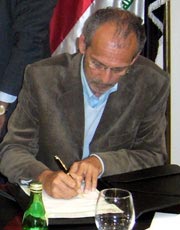 الحكومة تتوصل إلى اتفاق مع فييرا لتدريب المنتخب مرة ثانية استعدادا لكأس الخليج وكأس القارات