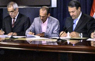 الحكومة توقع عقدا مع المدرب فييرا لتدريب المنتخب الوطني لكرة القدم