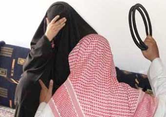 رجل فوجئ بمشاجرة زوجاته الـ4: طلق 3 واحتفظ بواحدة