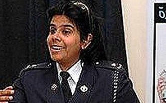 أميرة بحرينية من الاسرة الحاكمة تعذب معتقلين في السجون البحرينية