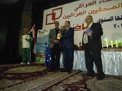 اعلامي من كربلاء يحصل على جائزة افضل مقال رياضي لعام 2013