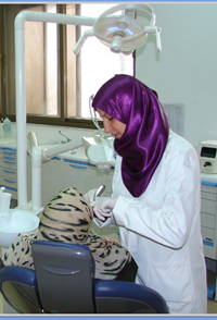 اولياء امور طلبة بطب الاسنان: الوزارة تفرض على الطلبة جلب مريض للتطبيق عليه ما يوقعهم باحراج