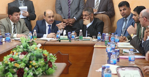 محافظ البصرة يمارس مهامه من موقع ادنى كقائمقام لقضاء الزبير لحل المشاكل الخدمية ويفتتح عدداً من المشاريع فيه