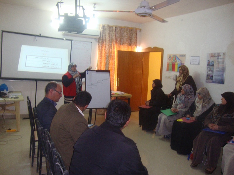 جمعية الهلال الاحمر في كربلاء تقيم دورت تدريبية بالدعم النفسي