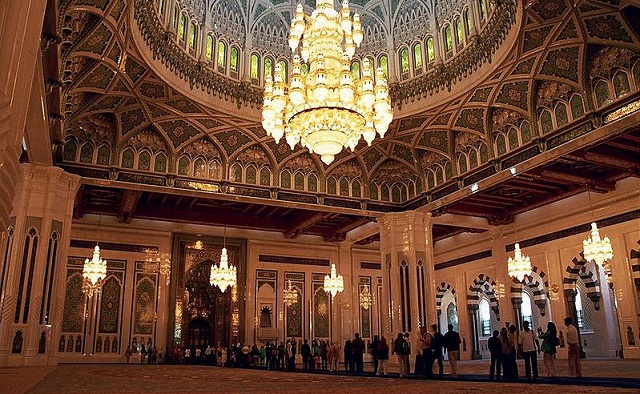 وزيرة بريطانية: هناك تعدّدية في الإسلام.. فأنا شيعيّة سنيّة!