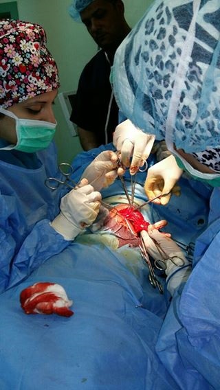 إجراء عملية جراحية فوق الكبرى لرفع اكياس مائية من الكبد لشاب بعمر (30) عام