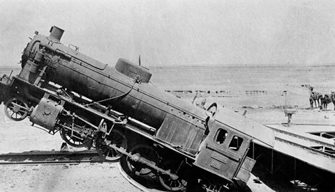 صورة ارشيفية نادرة جدا لقطار الماني محطم في سامراء عام 1917