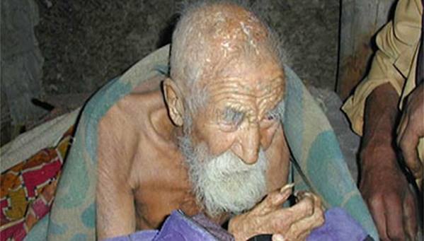 بالصورة :	 أقدم إنسان على قيد الحياة يدخل موسوعة غينيس عن 179 عاماً