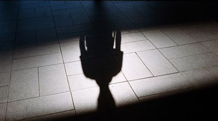 قتل ابنته لأنها نسخت الواجب المدرسي من صديقتها