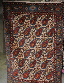 كربلاء :استعادة سجادة فاخرة تعود لمرقد الامام الحسين عليه السلام